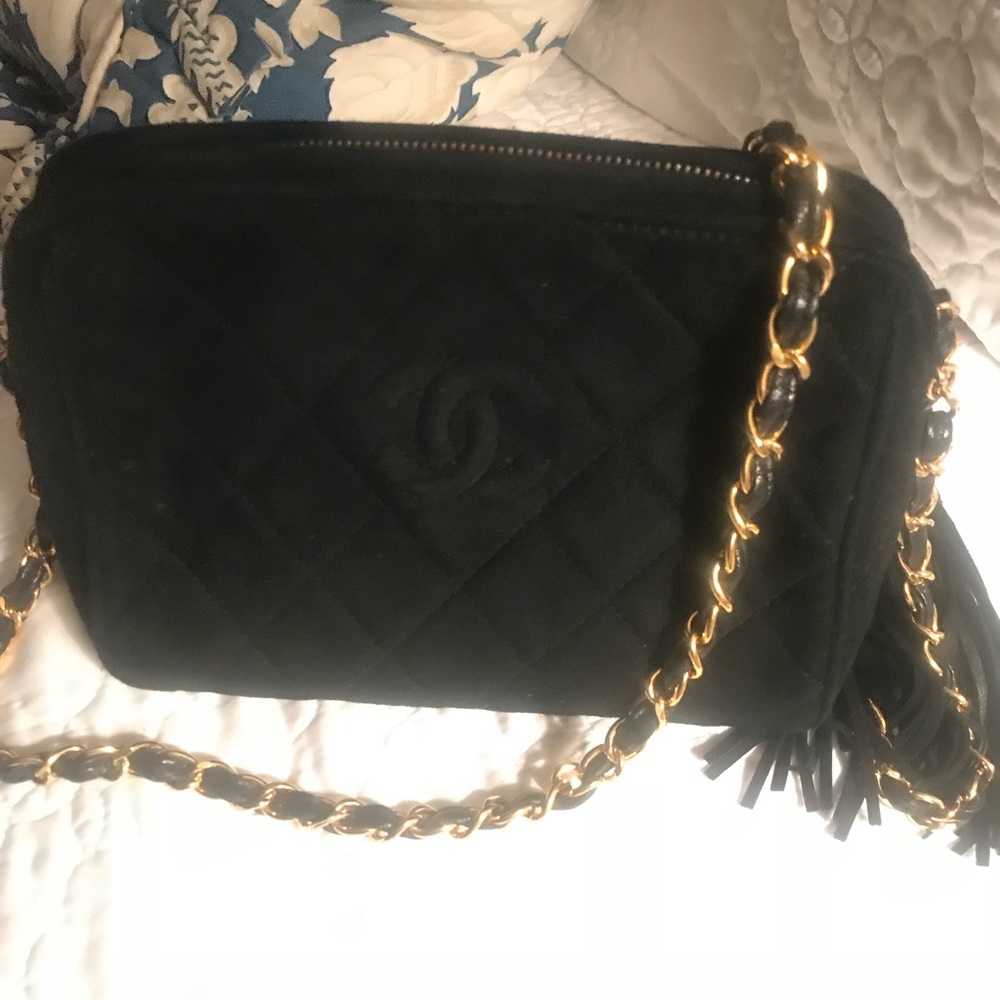 Chanel Shoulder Bag Black And Gold Authentic
